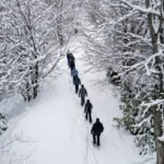 Nieve sin complicaciones: caminata, comida regional y diversión en Refugio Neumeyer